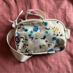 NWOT Fabletics hip pouch Fanny pack floral with wide strap